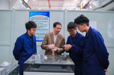 “寧送外賣不進(jìn)工廠”已成過(guò)去？應(yīng)屆畢業(yè)生揭秘 高端制造業(yè)的機(jī)電一體化專業(yè)真香